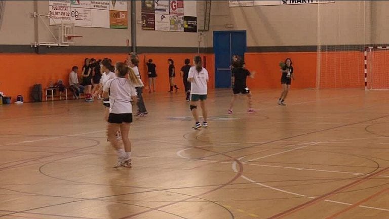 Les noies de l’Handbol Club Perelló, invictes a primera catalana Equip sénior femení del HC Perelló