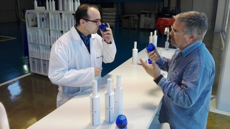 Un oli elaborat al Perelló s’endú la Medalla d’Or en la fira Prodexpo a Moscou Tast d'olis a la seu d'Oli del Mar