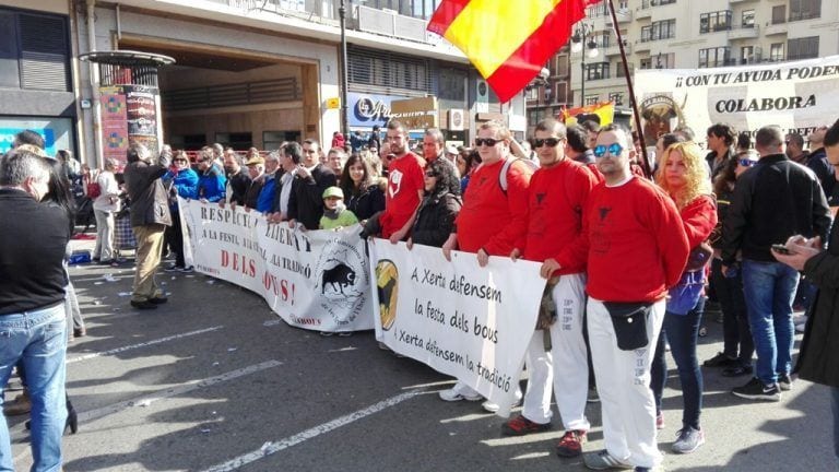 Una delegació de l’Ebre participa en la protesta a favor dels bous a València