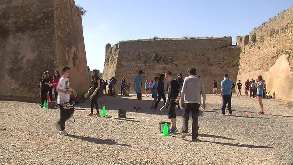 ALUMNES DE L'INSTITUT J. BAU JUGANT A LES AVANÇADES DE SANT JOAN A TORTOSA