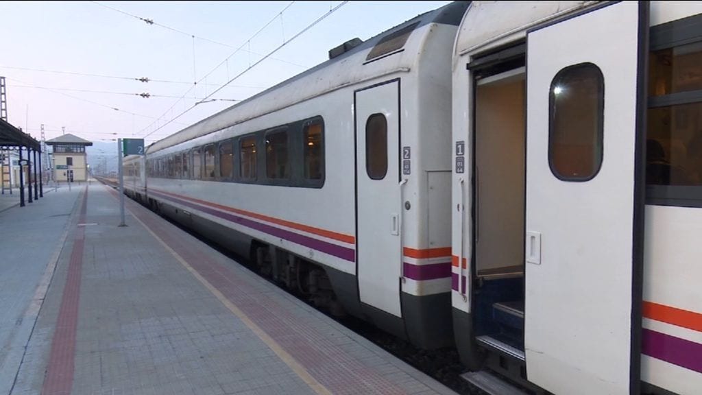 Les línies que uneixen Barcelona amb les Terres de l'Ebre pateixen manca d’inversió