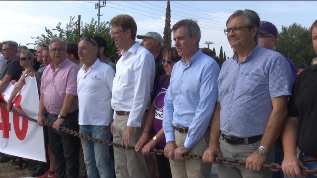 Els alcaldes de l'Ebre donen suport al tall de l'N-340 i demanen la gratuïtat de l'AP-7