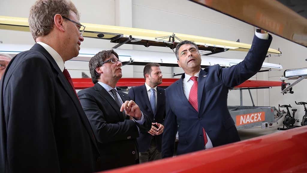 Puigdemont visita les noves instal·lacions del club de rem