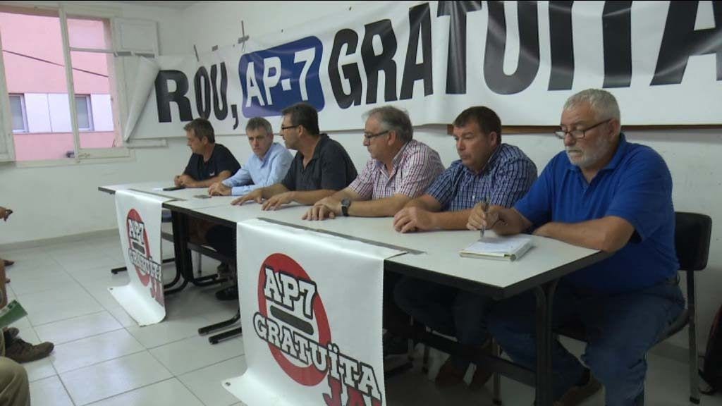 Reunió entre el moviment AP-7 gratuïta ja i els alcaldes de la N-340 6 dels 8 ajuntaments de la N-340 va ser presents a la reunió amb els veïns