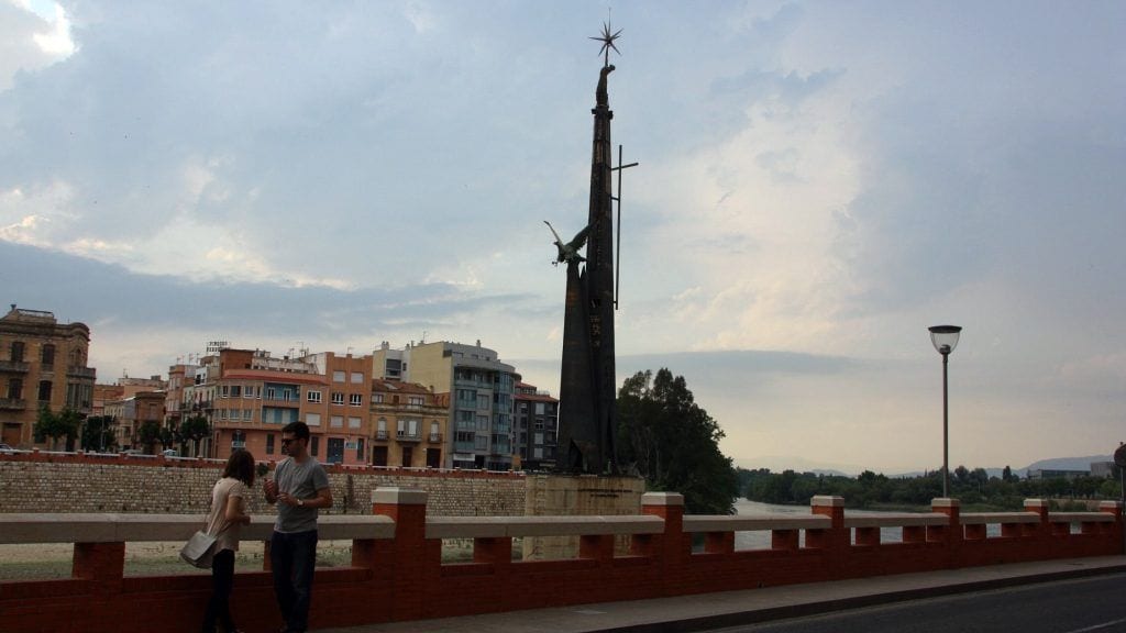 La reinterpretació del monument franquista, al calaix