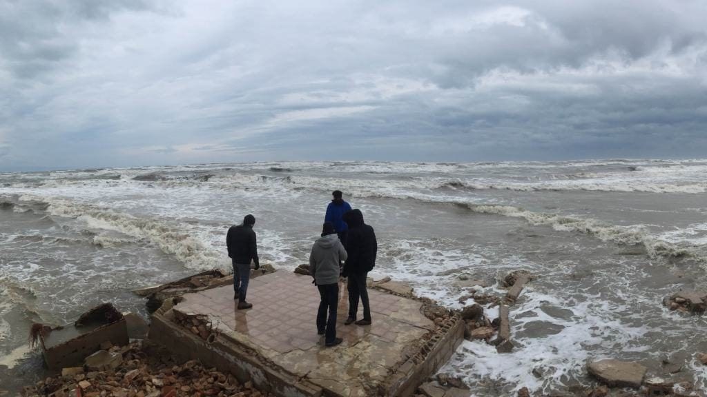 El temporal deixa un paisatge «desolador, dramàtic i crític» i agreuja la regressió al Delta Una de les platges del Delta de l'Ebre inundades pel temporal / Ajuntament de Deltebre
