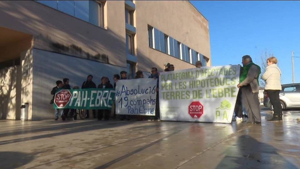 Dos nous investigats per l’ocupació d’una sucursal de Catalunya Caixa a Amposta fa dos anys