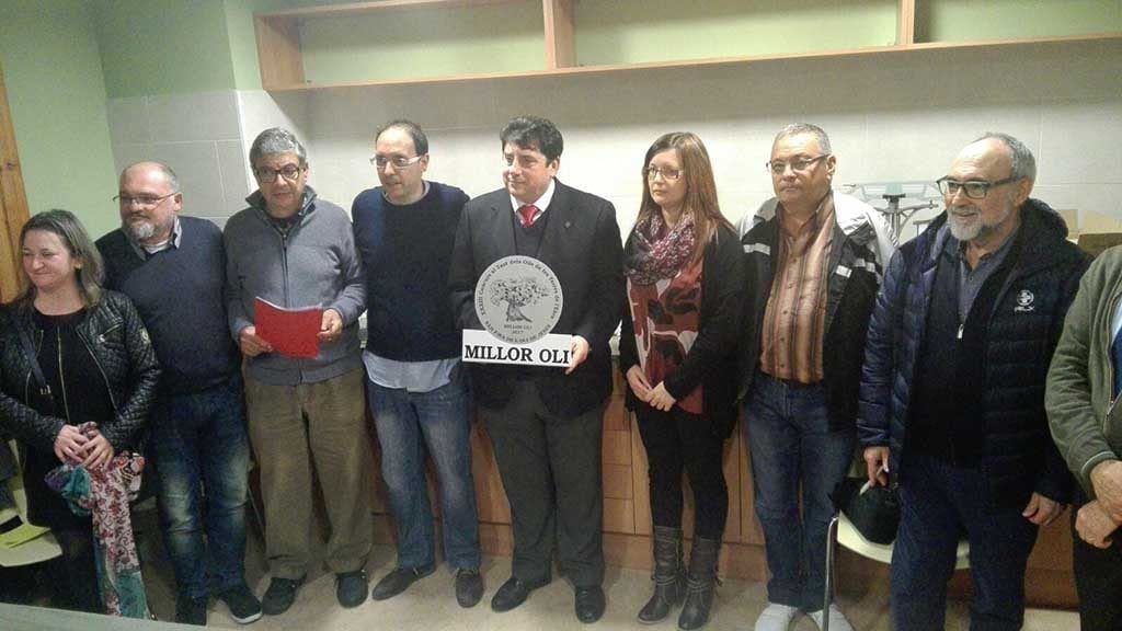 Representants d'Olis Faiges de Tortosa recullen el guardó