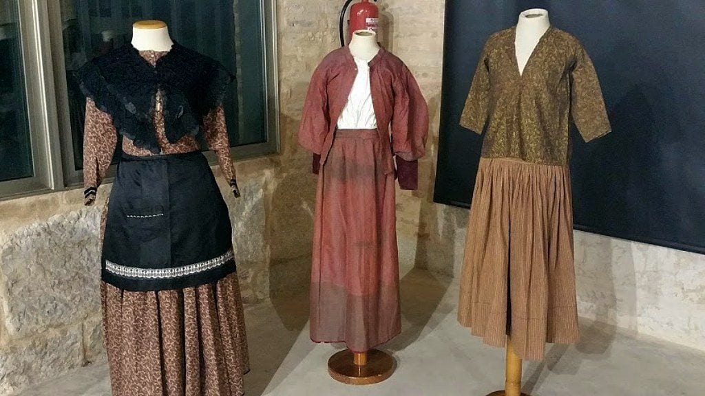 Alguns dels vestits que es podran veure a l'exposició / Ajuntament La Ràpita