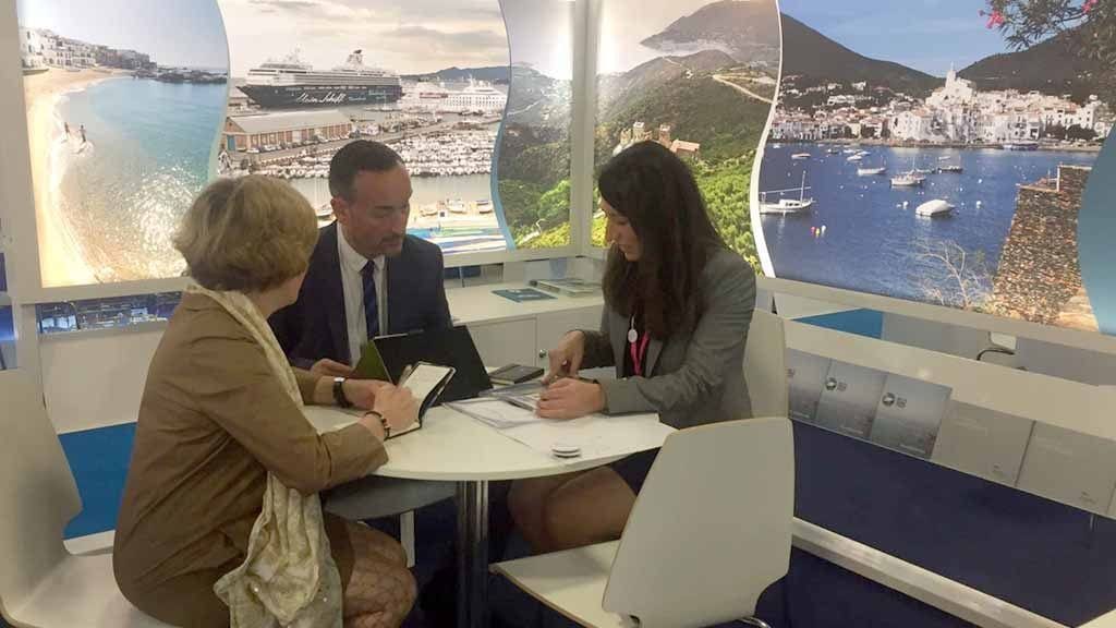 El gerent de Ports de la Generalitat i tècniques en creuers a la fira Seatrade / Ports de la Generalitat