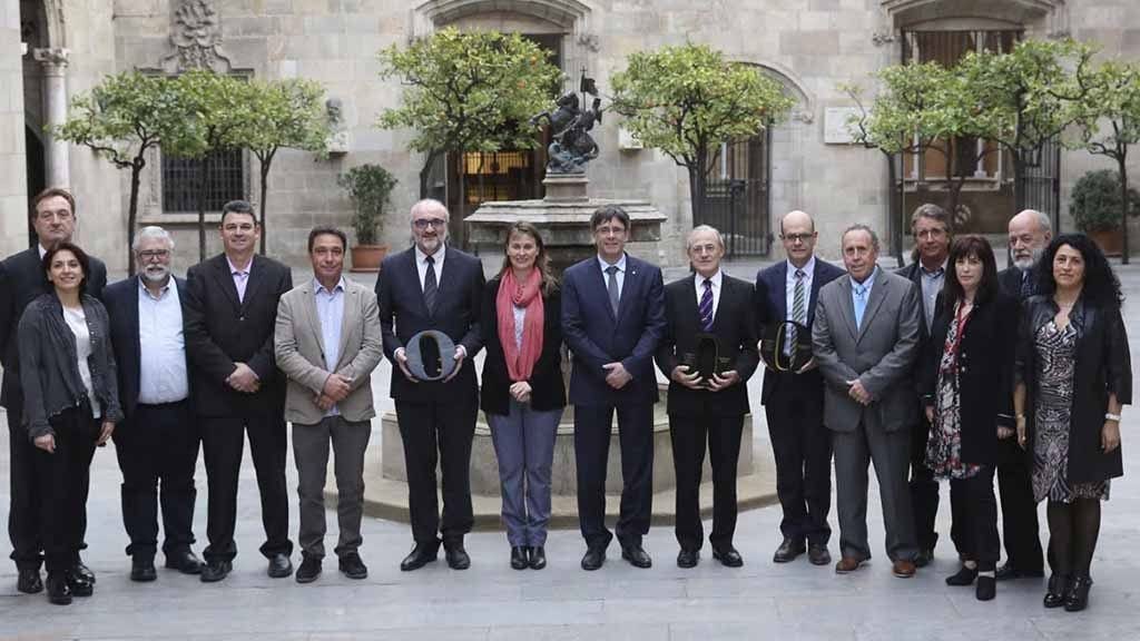 El president i la consellera, amb els representants de les DOP i els guardonats/Jordi Bedmar