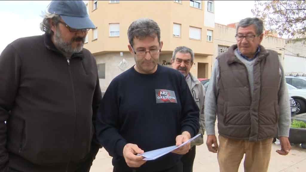 Representant del moviment veïnal abans d'entrar als Jutjats d'Amposta