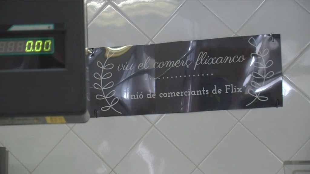 Flix impulsa una campanya per comprar als comerços locals