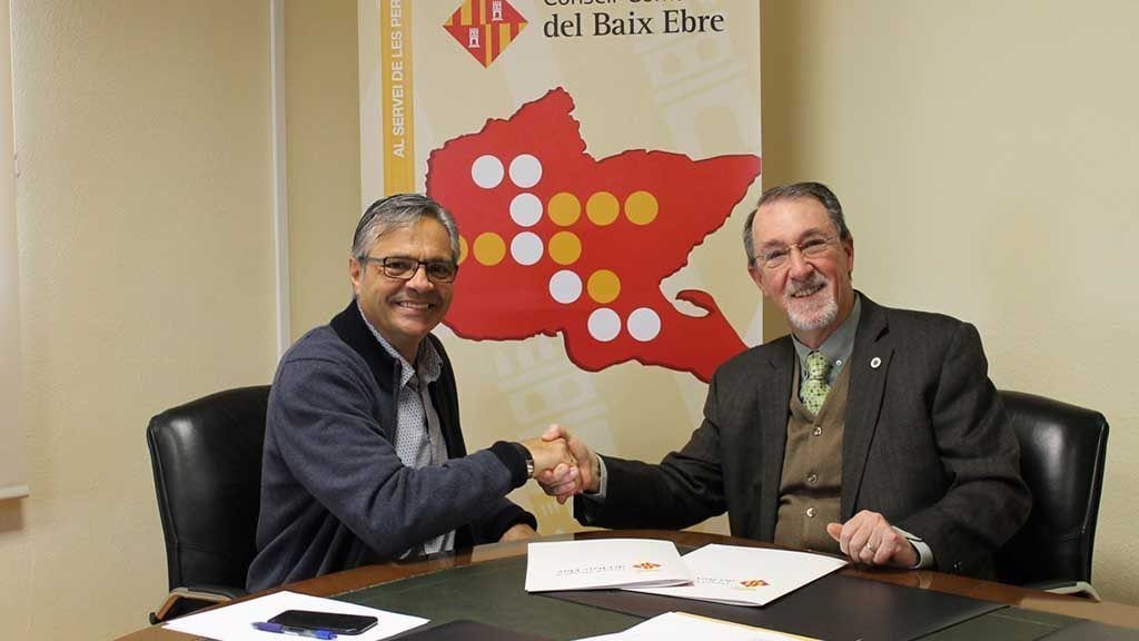 El president del Consell Comarcal del Baix Ebre, Daniel Andreu, i el director del Centre Associat de la UNED a Tortosa, Josep Maria Franquet / Cedida