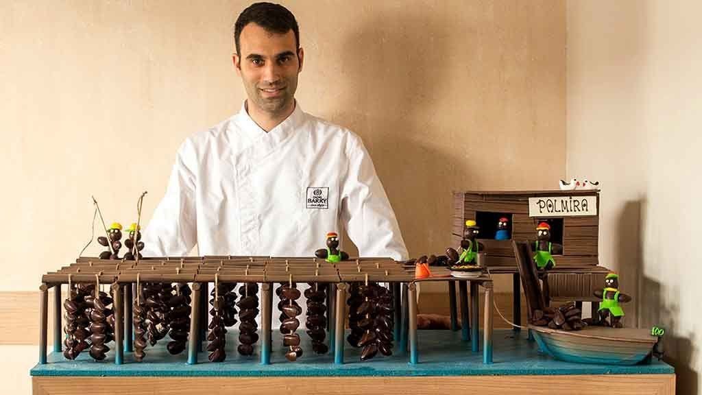 La musclera més dolça, a Deltebre El pastisser Gerard Fresquet ha estat el creador d'aquesta mona / Cedida