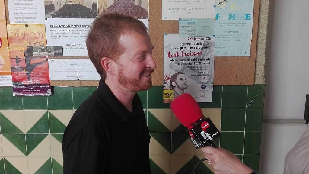 La CUP Tortosa organitza un concert de Cesk Freixas en solidaritat amb les persones refugiades