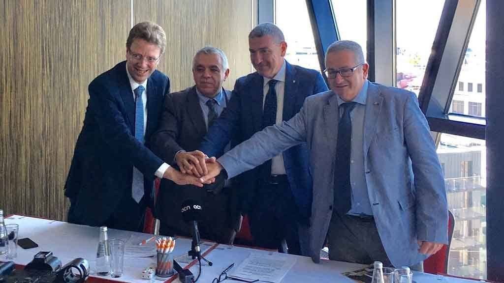 Signatura entre els CSIT i els Consells Esportius de Catalunya aquest divendres a Riga