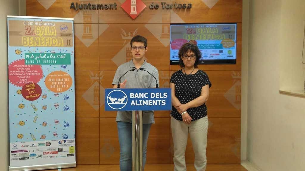 El Parc Municipal de Tortosa acollirà la segona Gala Benèfica del Banc dels Aliments Òscar Ologaray i la regidora Serveis Socials i Drets Civils, Mª Jesús Viña, durant la presentació de la gala