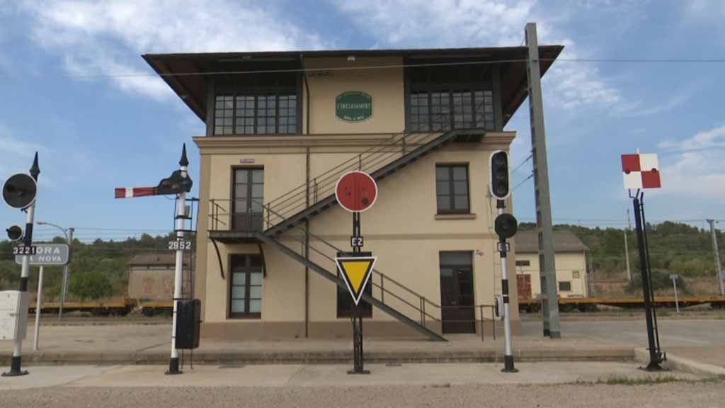 Torre d’enclavament del Museu del Ferrocarril situat a l’Estació de Móra la Nova