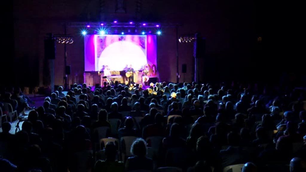 Més de 700 persones celebren els 90 anys de la plaça Baranova de Tivissa