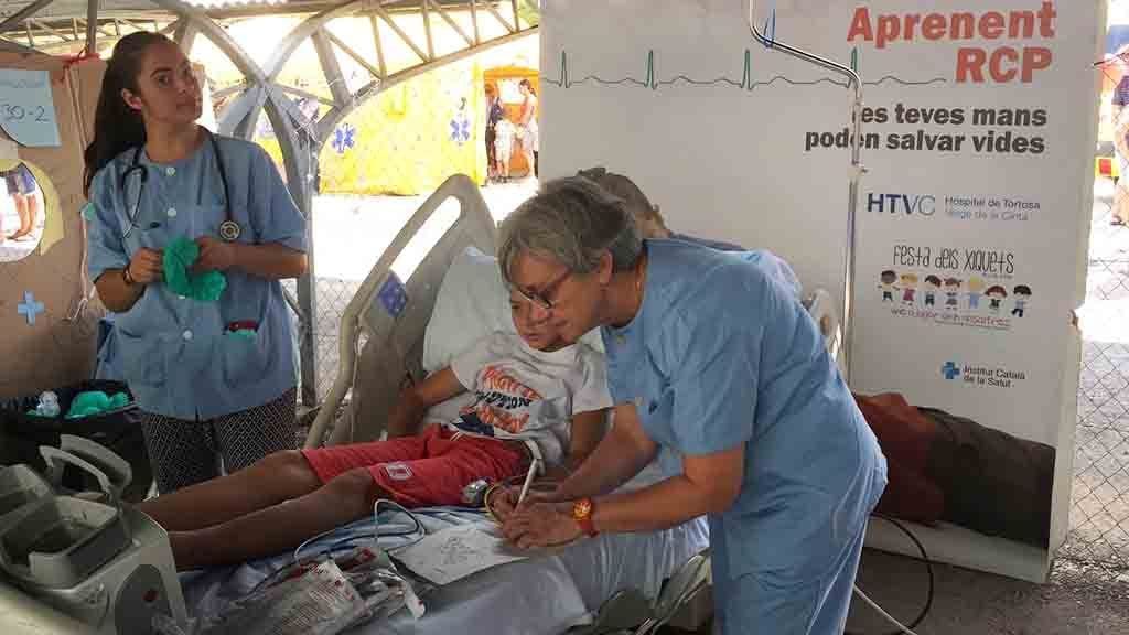 Els xiquets i xiquetes s’apropen al món sanitari amb tallers lúdics a Tortosa