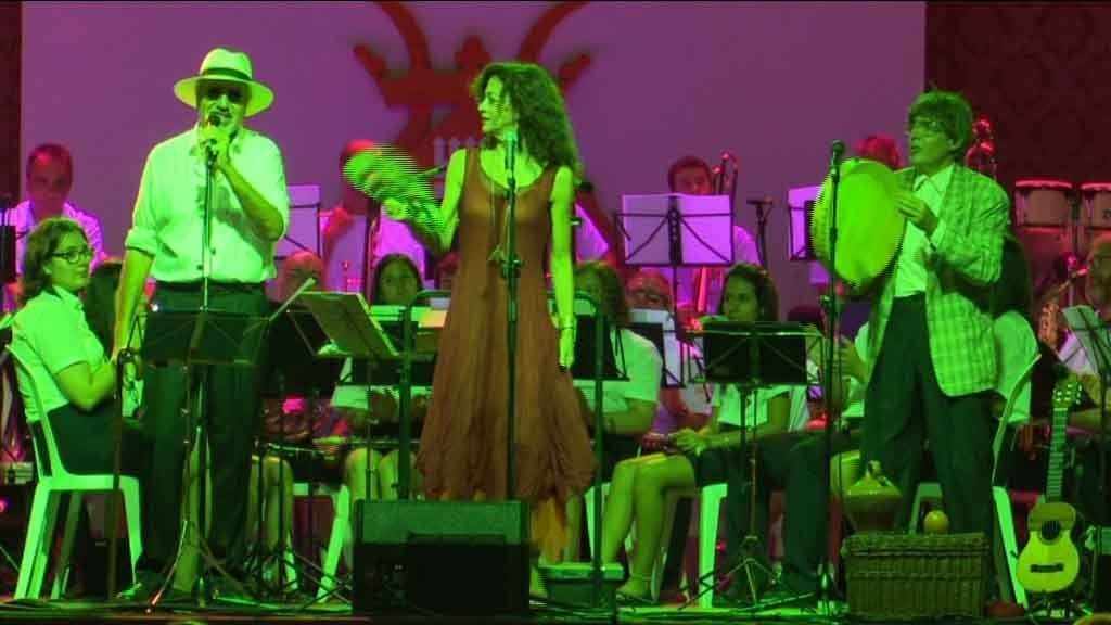 Els Quicos, Carmen París i la Banda Municipal de Música de Tortosa ofereixen un concert únic i multitudinari