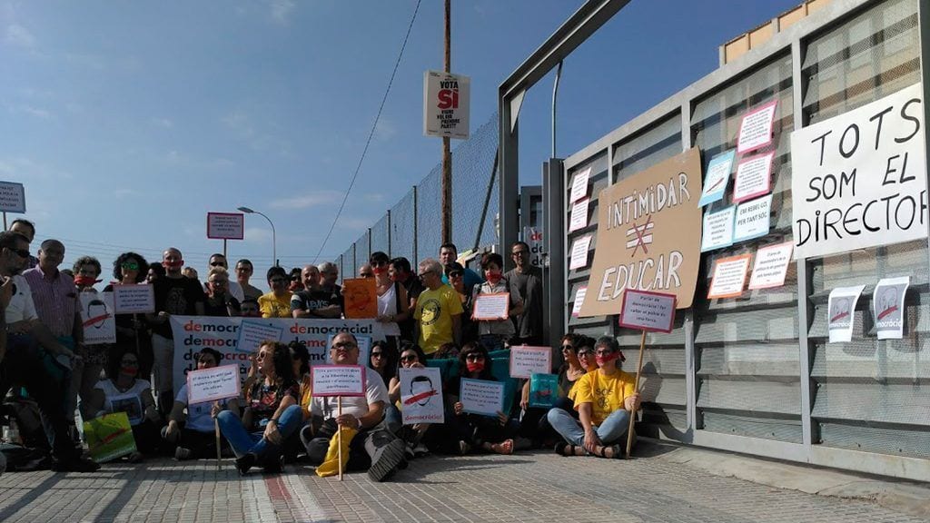 Estudiants i professors es mobilitzen per defensar la celebració del referèndum