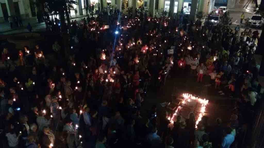 La plaça de l'ajuntament de Tortosa va comptar amb més 400 assistents