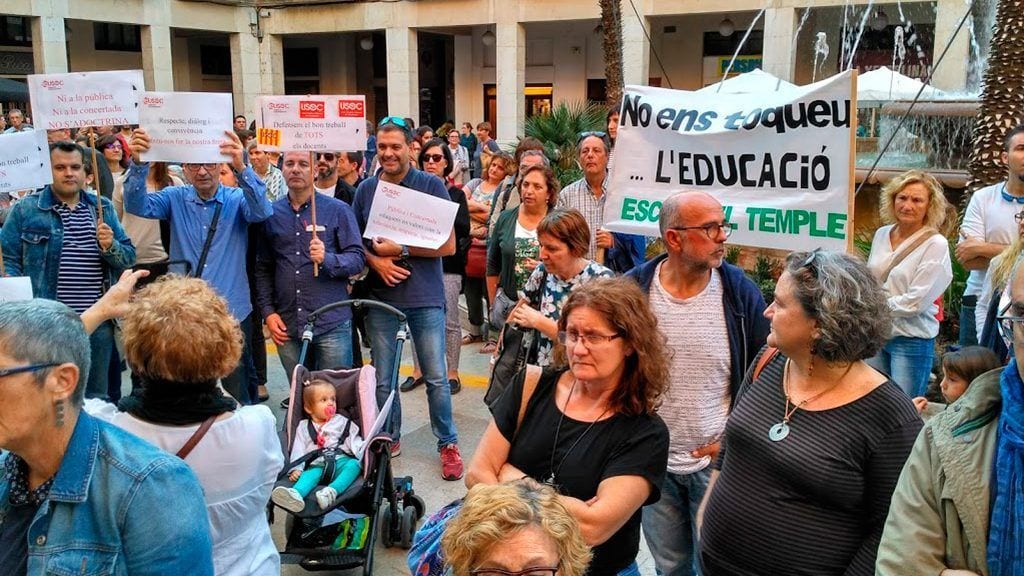 La comunitat educativa de l’Ebre es manifesta contra les acusacions d’adoctrinament a les aules