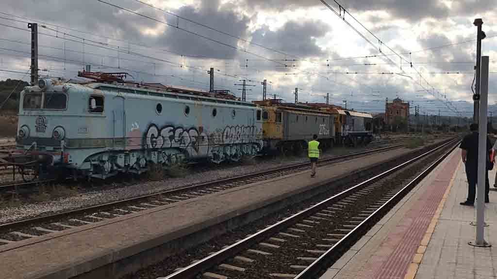 Móra la Nova rep dues locomotores dels anys 50 que formaran part del tren turístic Caspolino
