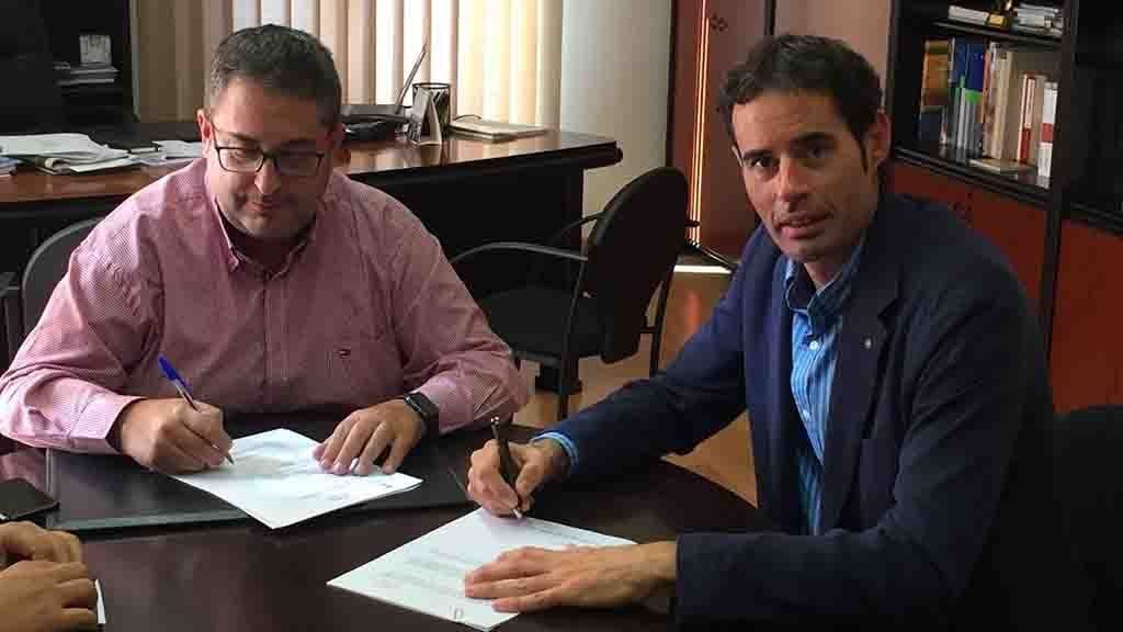 Signatura entre l'Ajuntament i l'empresa Sorea / Cedida