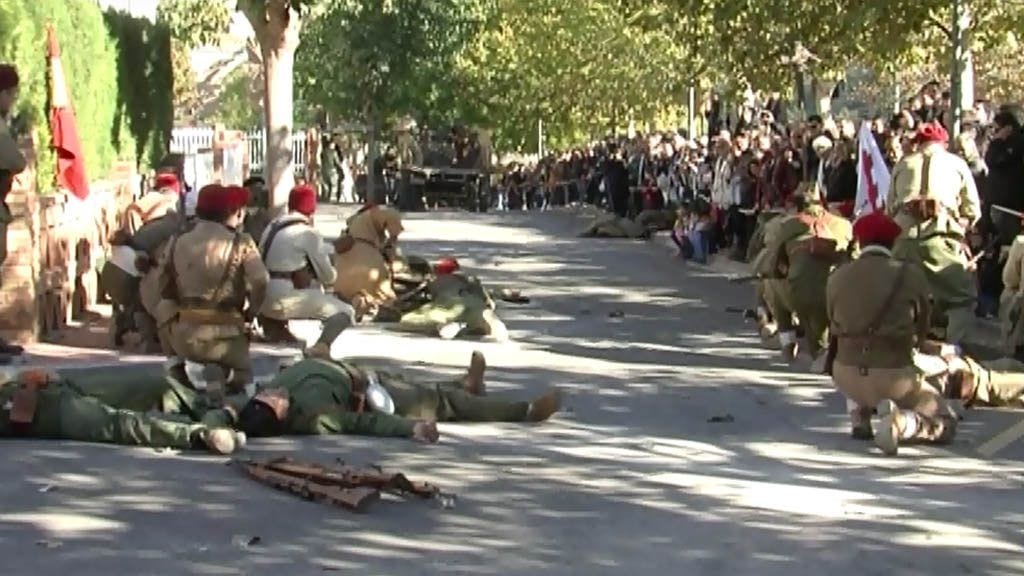 La recreació de la Batalla de l’Ebre a Flix guanya cada any més assidus