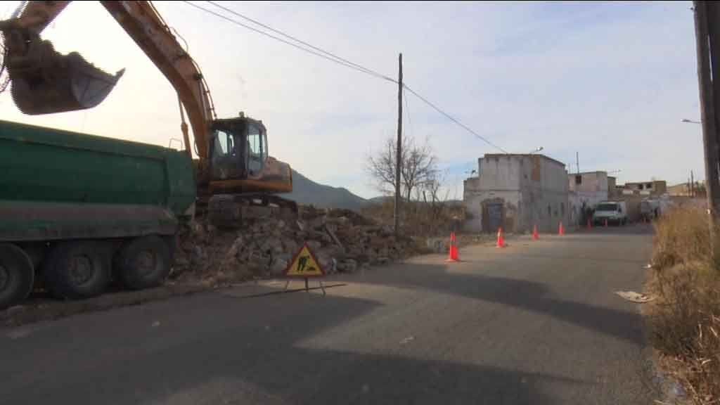 Enderroquen les conflictives cases del ‘lligallo’ d’Amposta