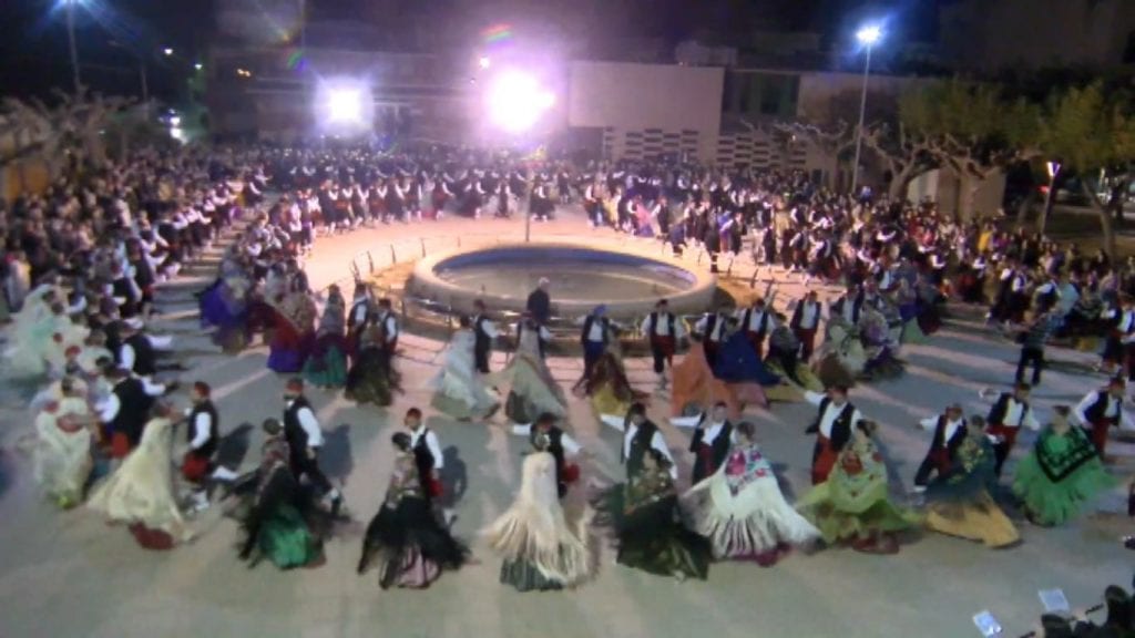 El ball de mantons, un dels més típics de les Festes de Sant Antoni a Alcanar