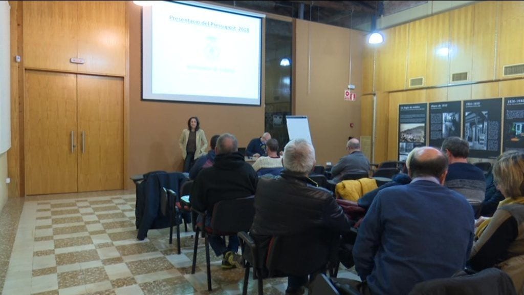 La Sénia explica als veïns uns pressupostos que aposten pels serveis públics