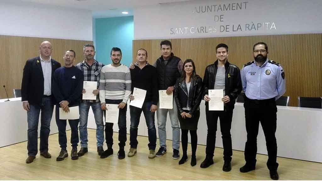La Ràpita fa un reconeixement a sis agents de la Policia Local i a un ciutadà per actuacions que van permetre salvar la vida de dues persones