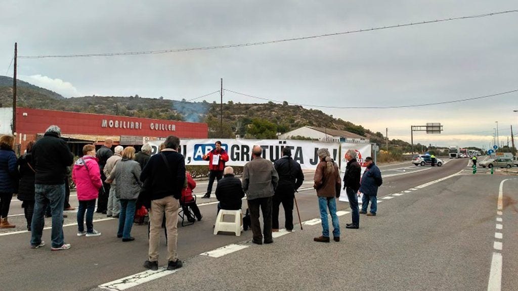 El veïns de la N-340 enceten el tercer any de mobilització permanent per la gratuïtat de l’AP-7