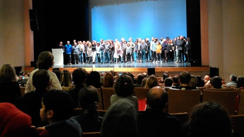 ‘Versos contra la violència’ omple l’auditori Felip Pedrell amb el seu al·legat pacifista
