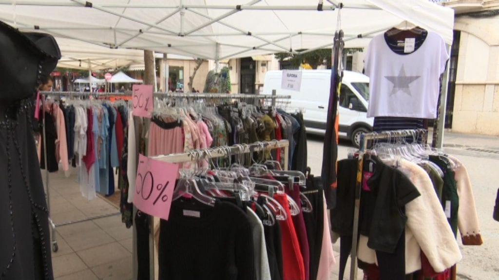 Finalitzen les rebaixes a l’Ebre amb les botigues als carrers