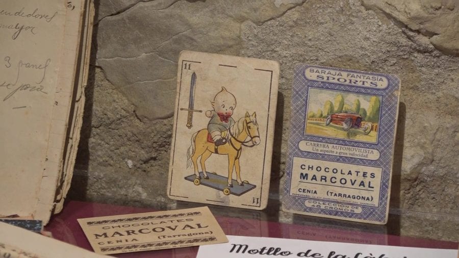 Una exposició apropa la història d’una fabrica de xocolate a la Sénia