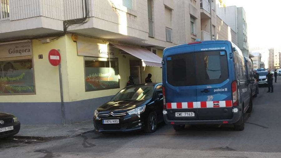 Inspecció contra el tràfic de drogues en un bar del carrer Góngora d’Amposta