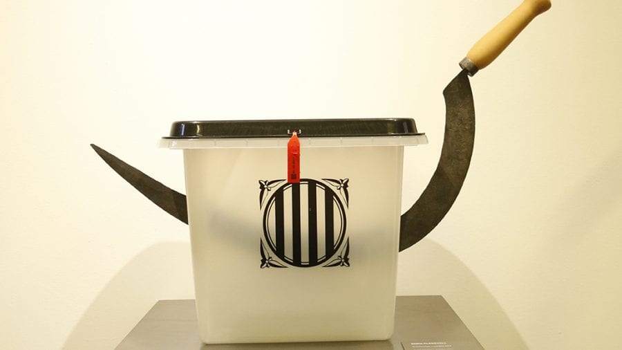 L’exposició itinerant ’55 URNES per la Llibertat’ arriba al Palau Oliver de Boteller de Tortosa