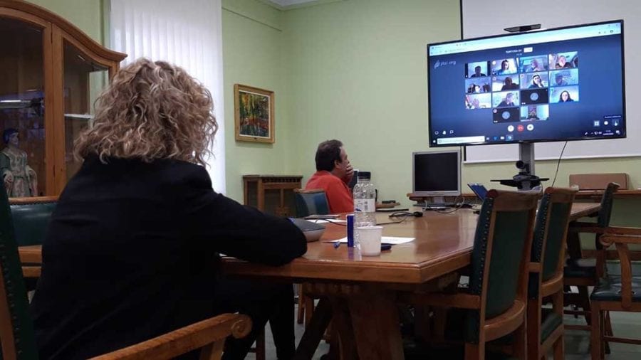 Tortosa comença a repartir les targetes moneder per adquirir aliments, als escolars amb beca menjador