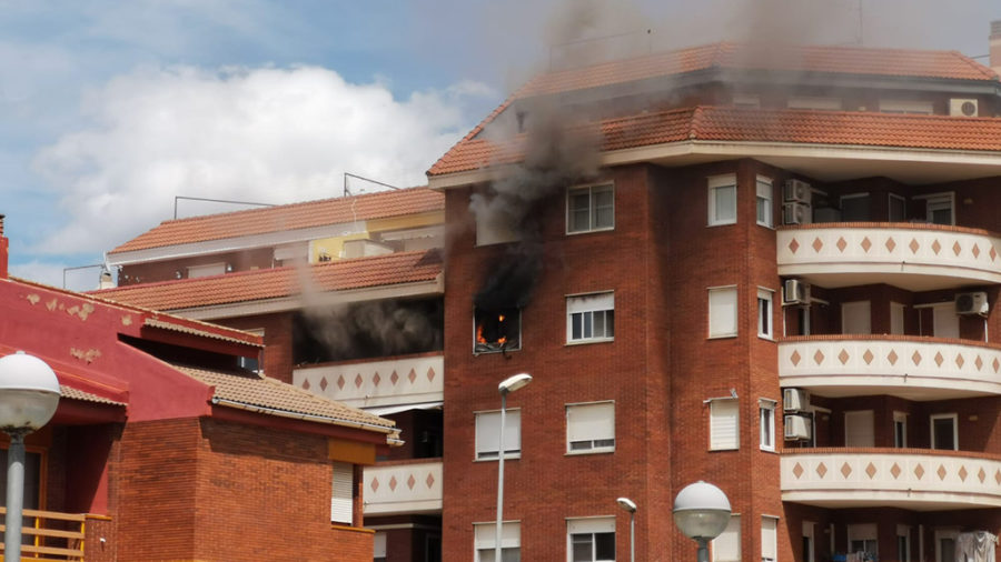 Un incendi crema un pis situat al carrer Josep Tarradelles d’Amposta sense provocar ferits