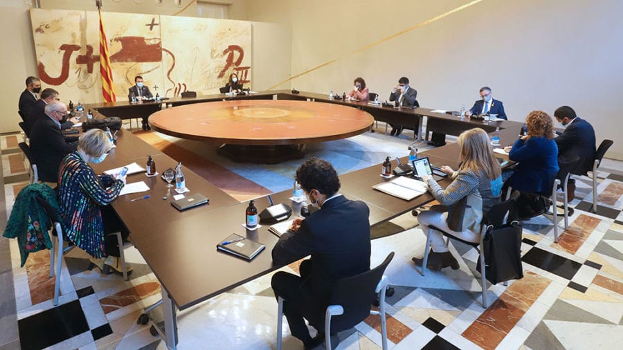 El Govern creu que la destrucció de llocs de treball es mantindrà mentre durin les restriccions per la pandèmia