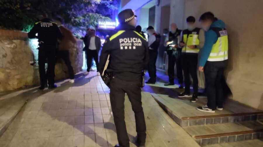 Una persona detinguda i 19 infraccions per drogues, en una operació policial a tres locals d’oci nocturn de Tortosa