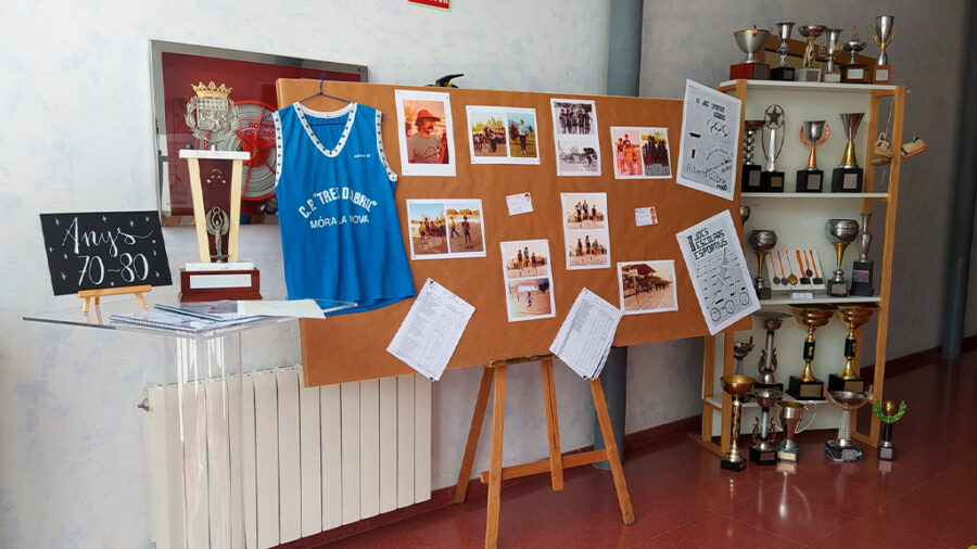 Móra la Nova inaugura una exposició sobre els Jocs Esportius Escolars de la Ribera d’Ebre