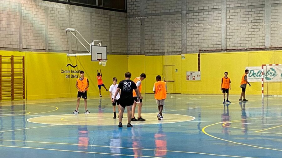 Una lliga de futbol sala impulsa la pràctica esportiva entre l’alumnat de l’Institut de Deltebre