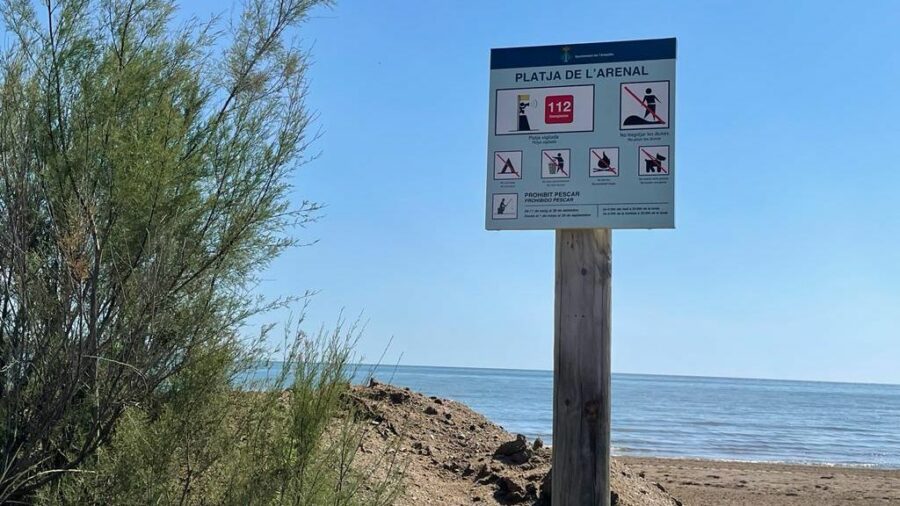 L’Ajuntament de l’Ampolla actualitza tota la cartelleria de les platges de la població