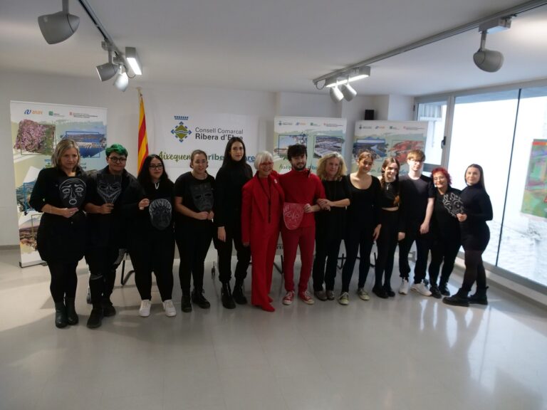 Performance i tallers als instituts per commemorar el 25N a la Ribera d’Ebre